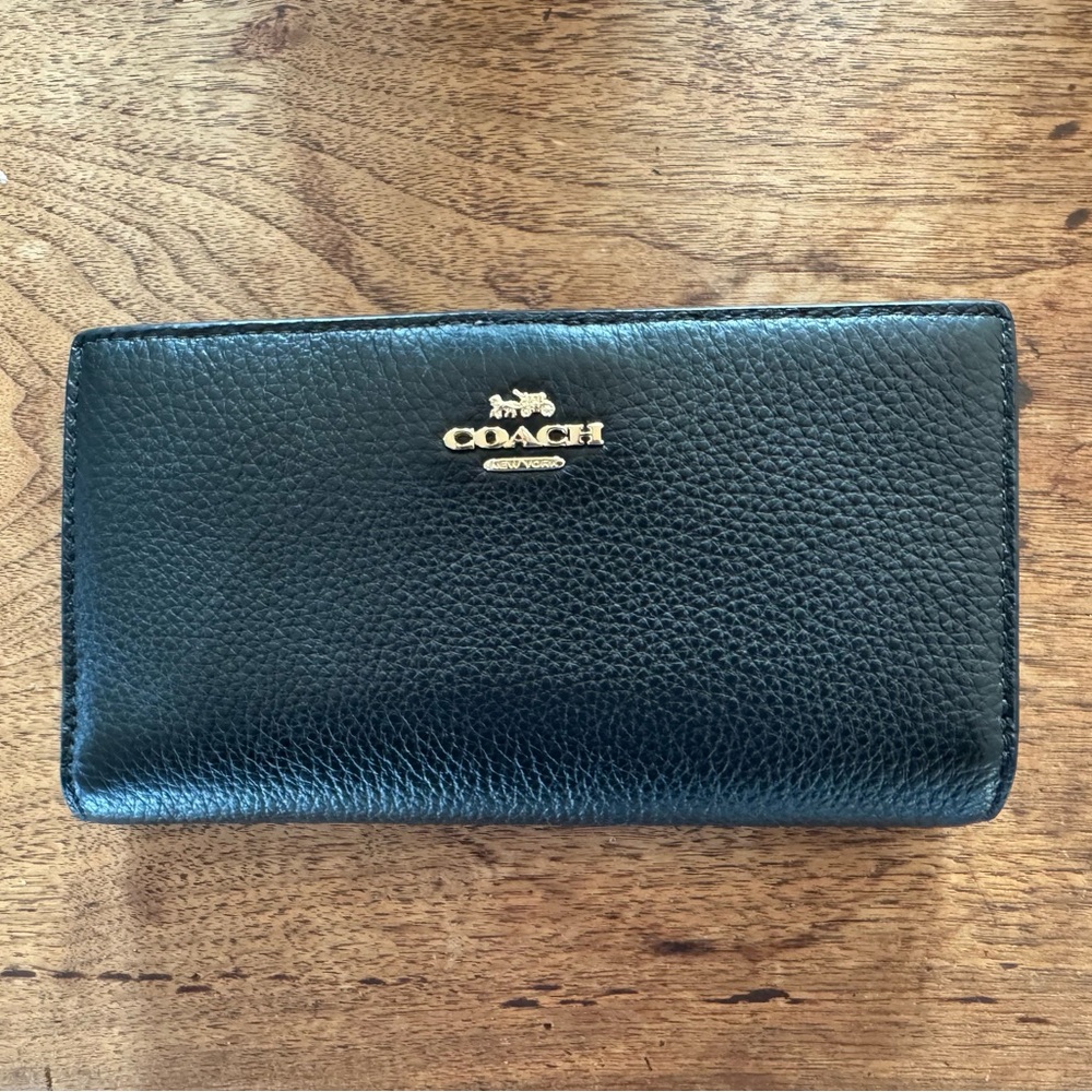 (SOLD) NWOT Coach Slim Zip Wallet